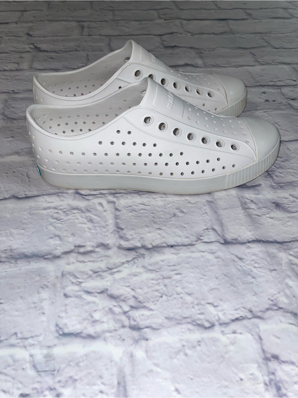 Native Jefferson White on White. Women’s Size 9